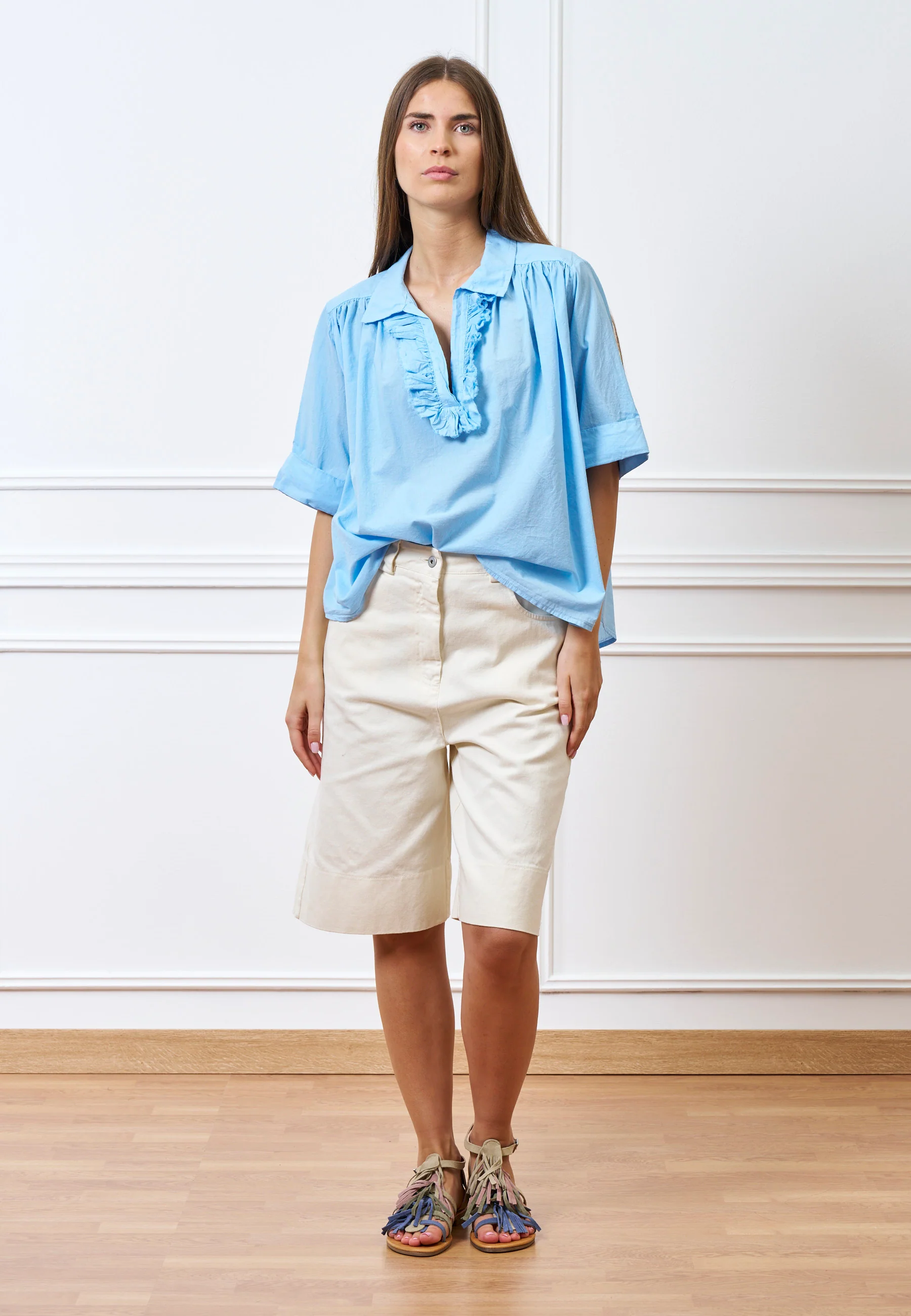 Blusa over in popeline con volant - CELESTE - Image 4