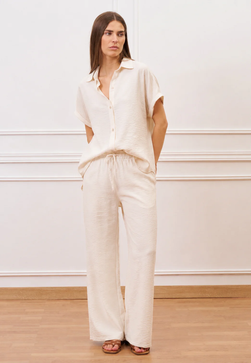 Camicia ampia in viscosa con maniche corte - BEIGE - Image 2