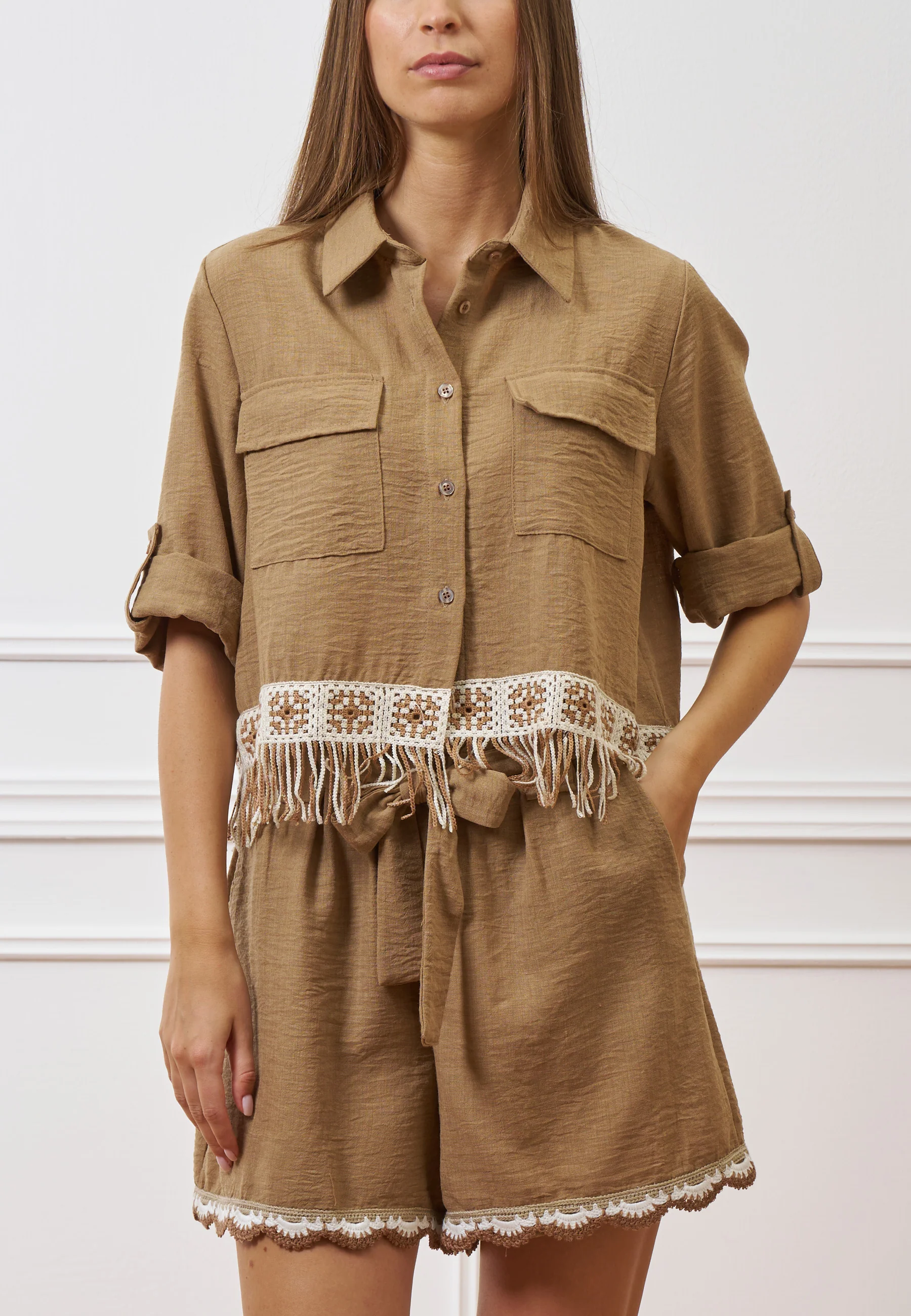 Camicia crop con passamaneria a frange - CAMMELLO