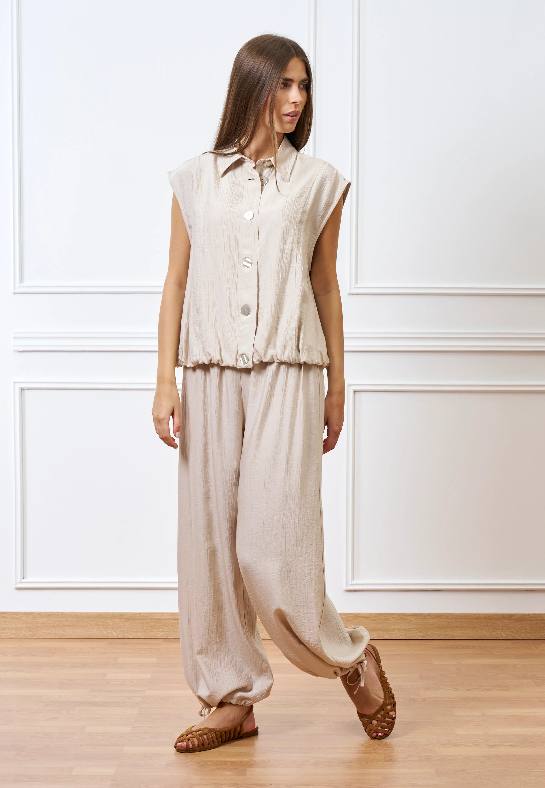Camicia smanicata ampia - BEIGE - Image 3
