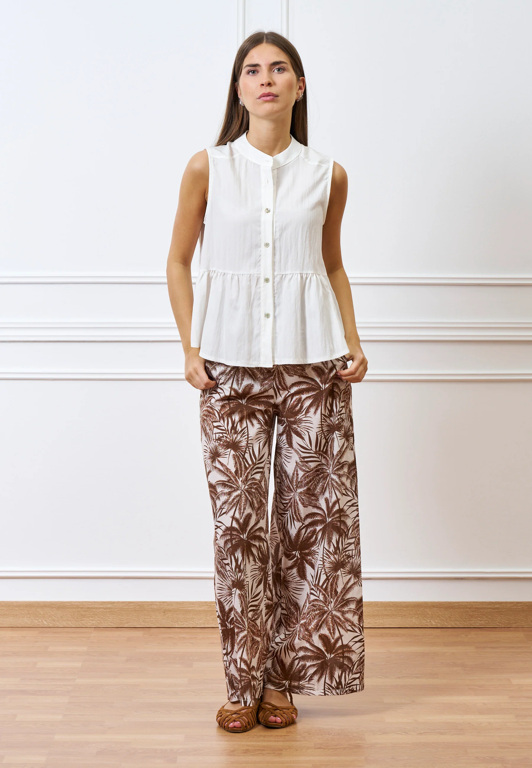 Camicia smanicata con balza al fondo  - AVORIO - Image 4