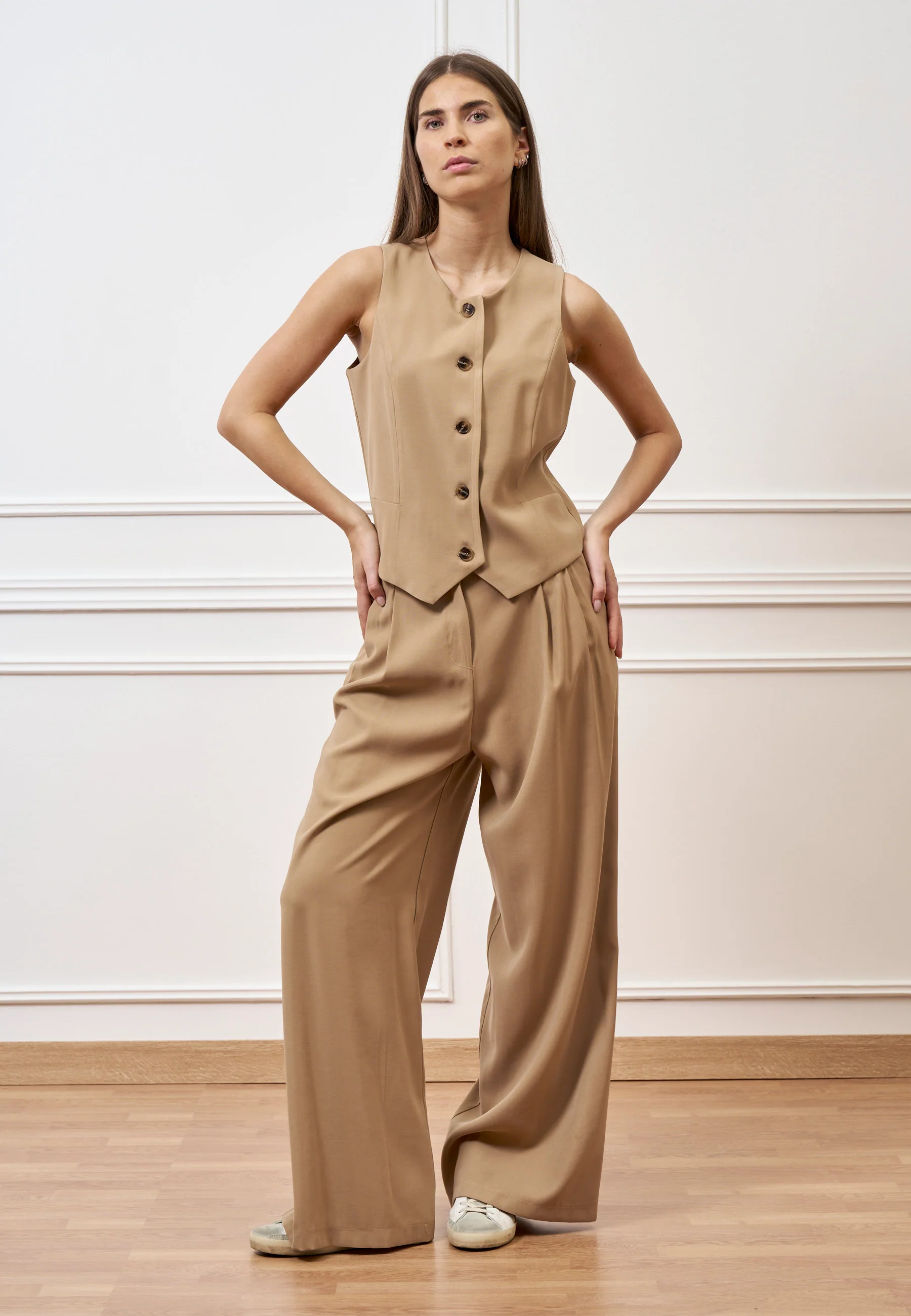 Pantalone ampio con pinces - CAMMELLO - Image 4