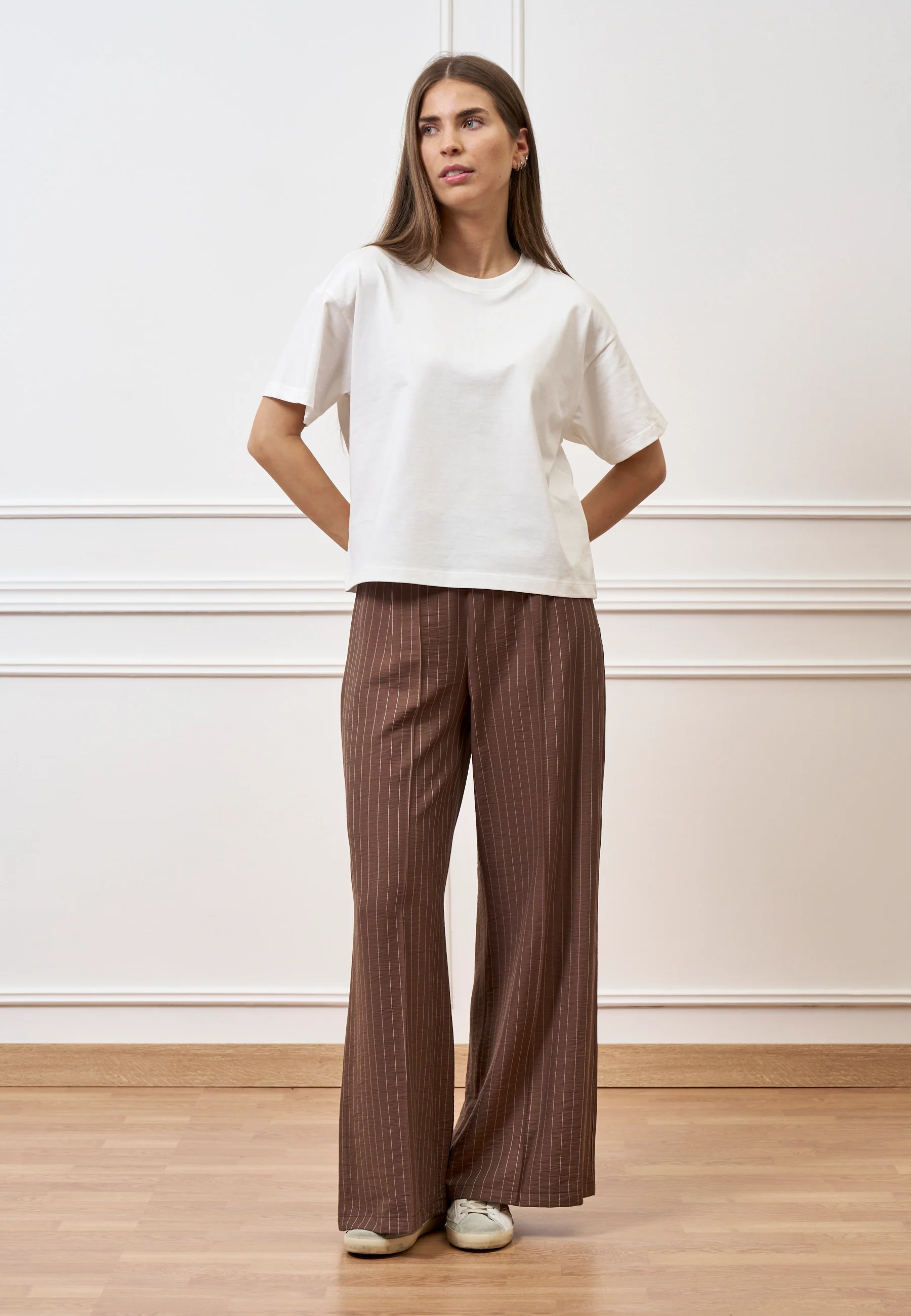Pantalone palazzo gessato con zip laterale - MARRONE - Image 11